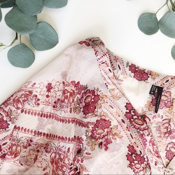 Maurice’s medium floral blouse - Picture 5 of 8